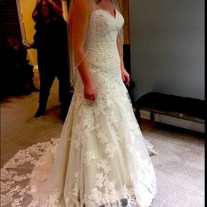 Size 14 - Allure Bridal Wedding Dress. BRAND NEW.